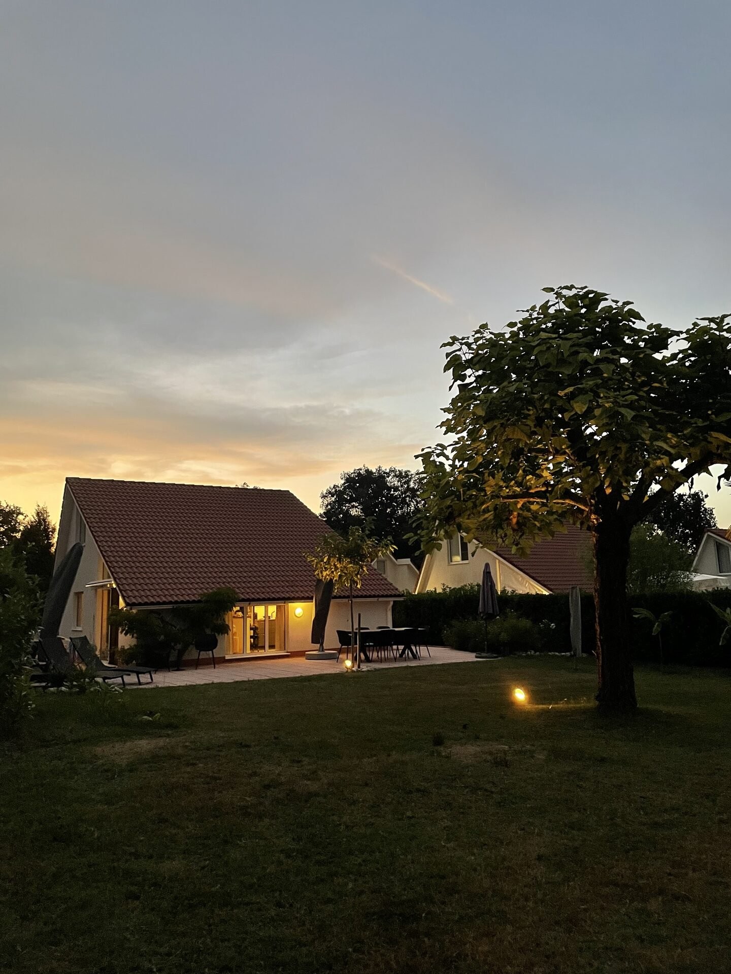 Villa 1 tuin avond